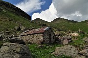 85  Dalla baita sulle pendici orientali dell'Avaro vista sulal Bocchetta Triomen tra Tribortoi e Triomen